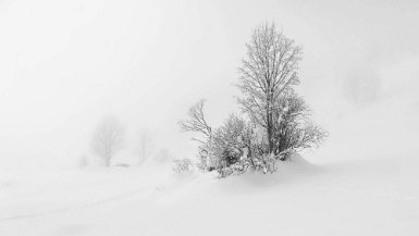 jour de brume en montagne augmenter le contraste attention aux formats : 16/9