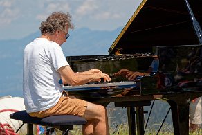 Jean de La Fontaine au Parmelan , conçu et interprété par François-René Duchâble au piano et Alain Carré comédien