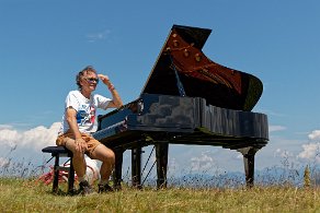 Jean de La Fontaine au Parmelan , conçu et interprété par François-René Duchâble au piano et Alain Carré comédien