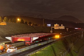 autoroute A41 - mise en place du pont de Cuvat arrivée du pont